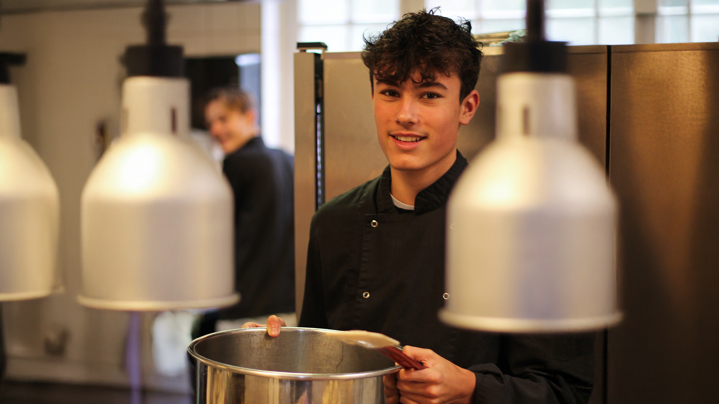 Jongen in de keuken bij Brasserie Park